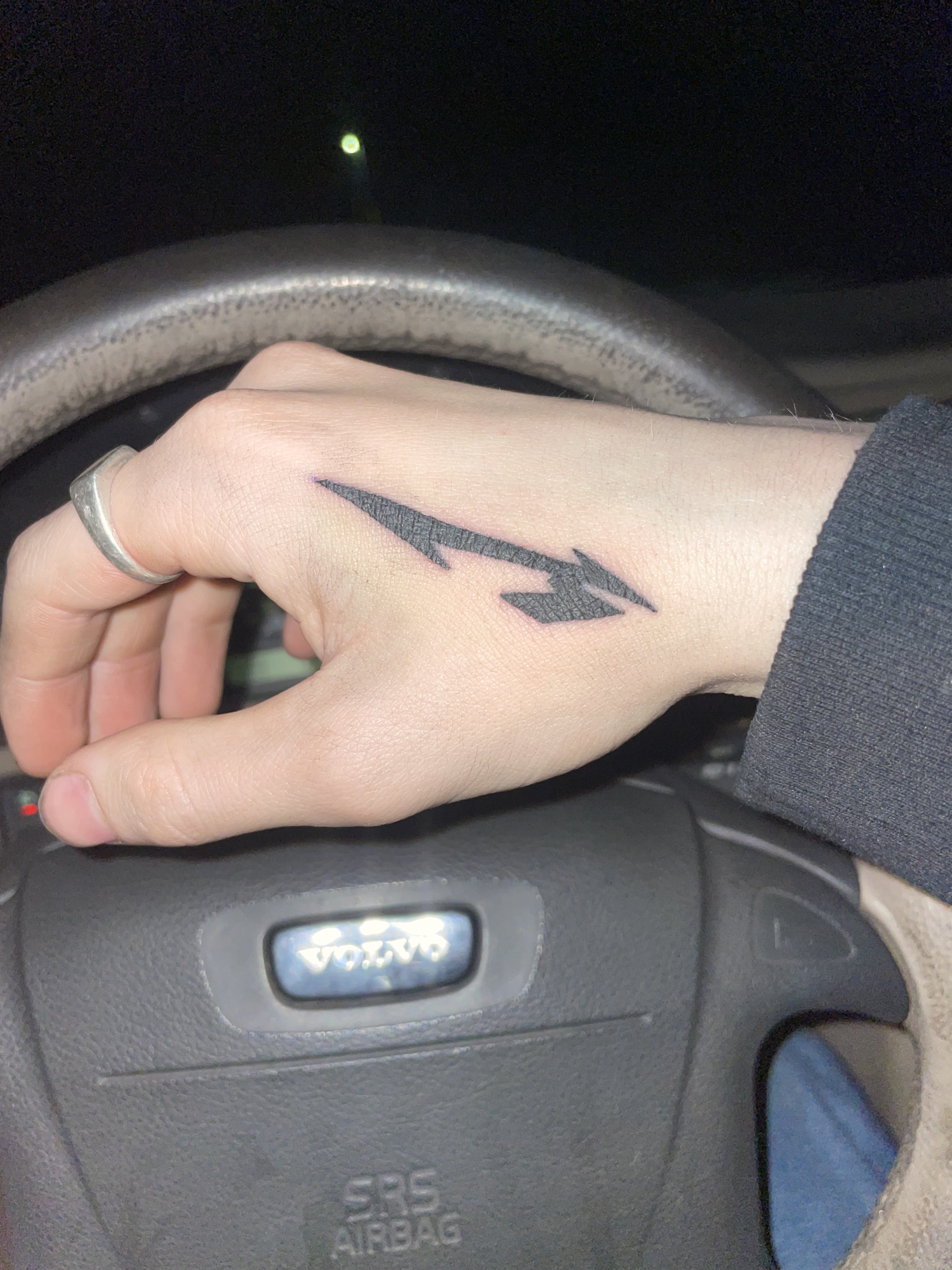 Nathans Metallica-tatuering på handen